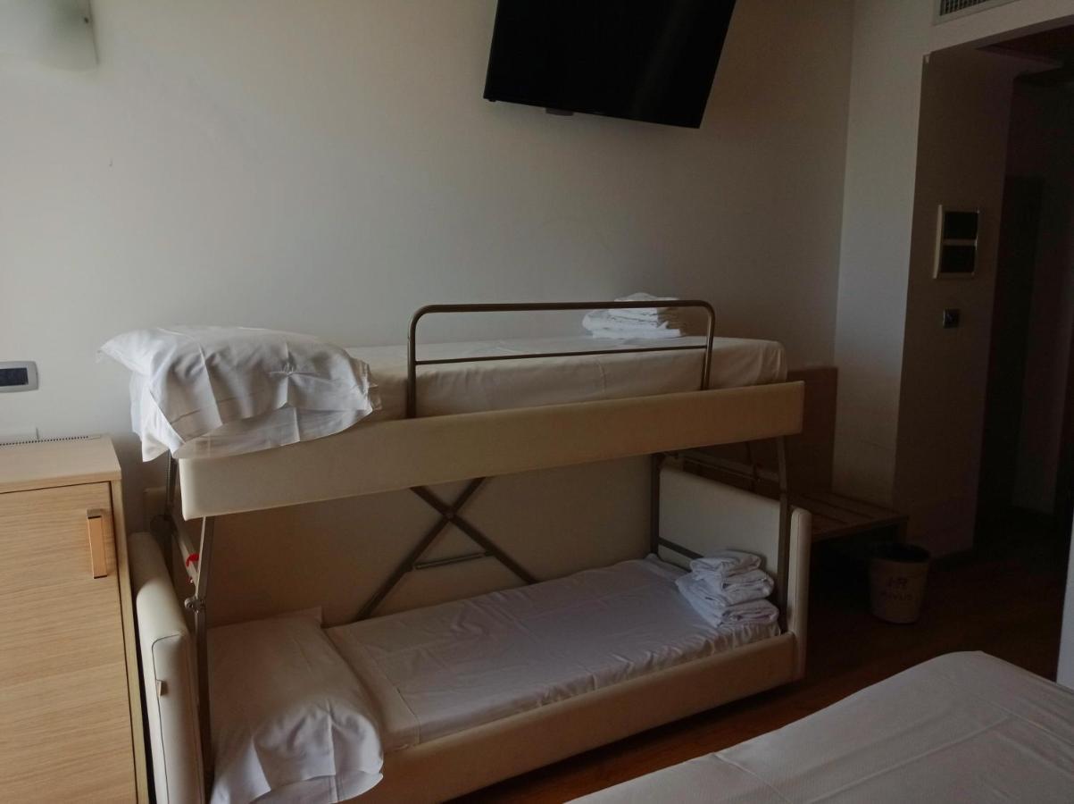 Hotel Rivus Песк'єра-дель-Гарда Екстер'єр фото
