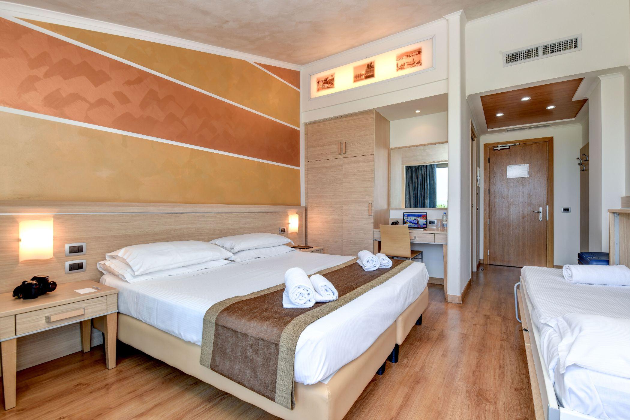 Hotel Rivus Песк'єра-дель-Гарда Екстер'єр фото