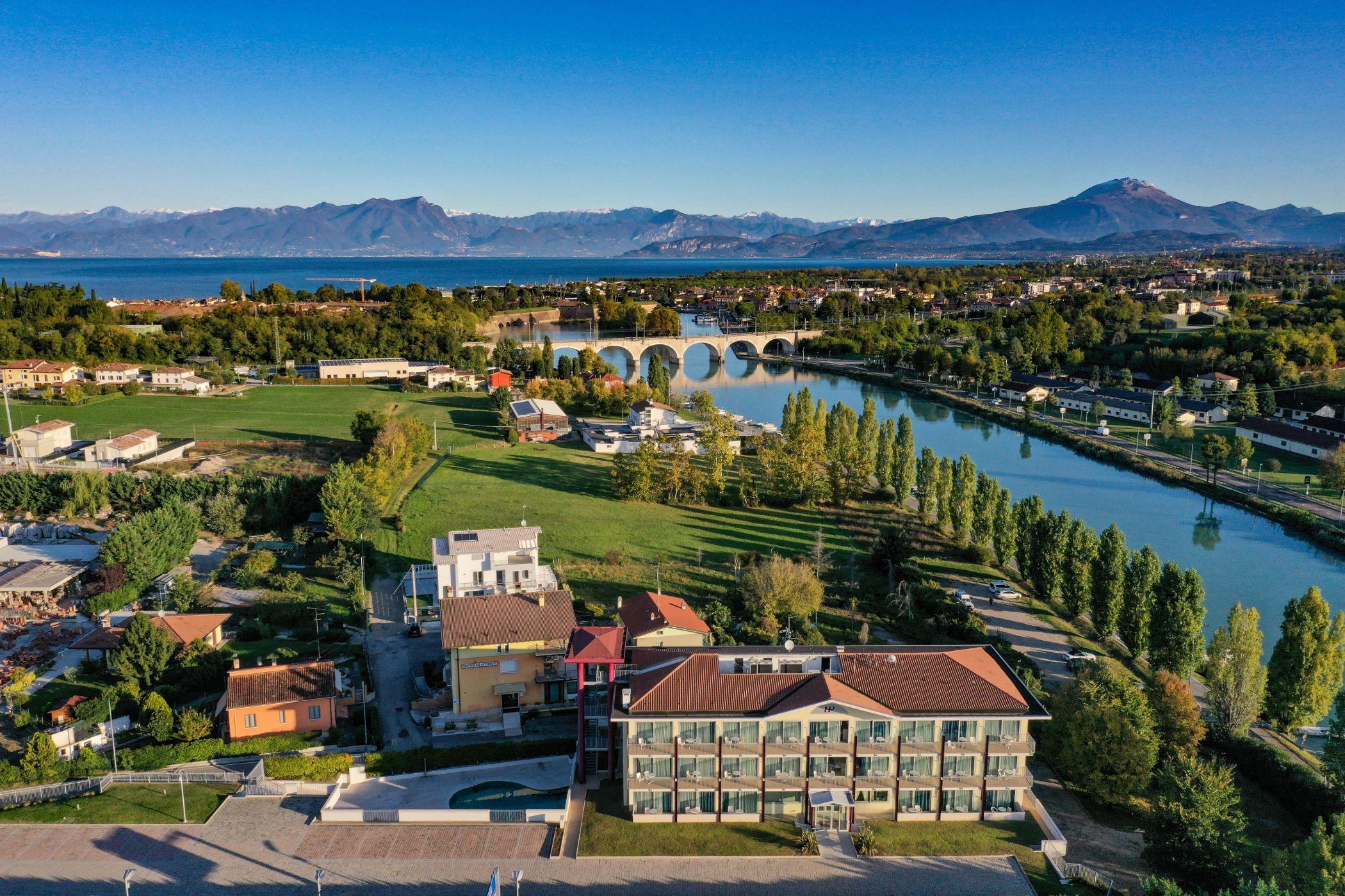 Hotel Rivus Песк'єра-дель-Гарда Екстер'єр фото
