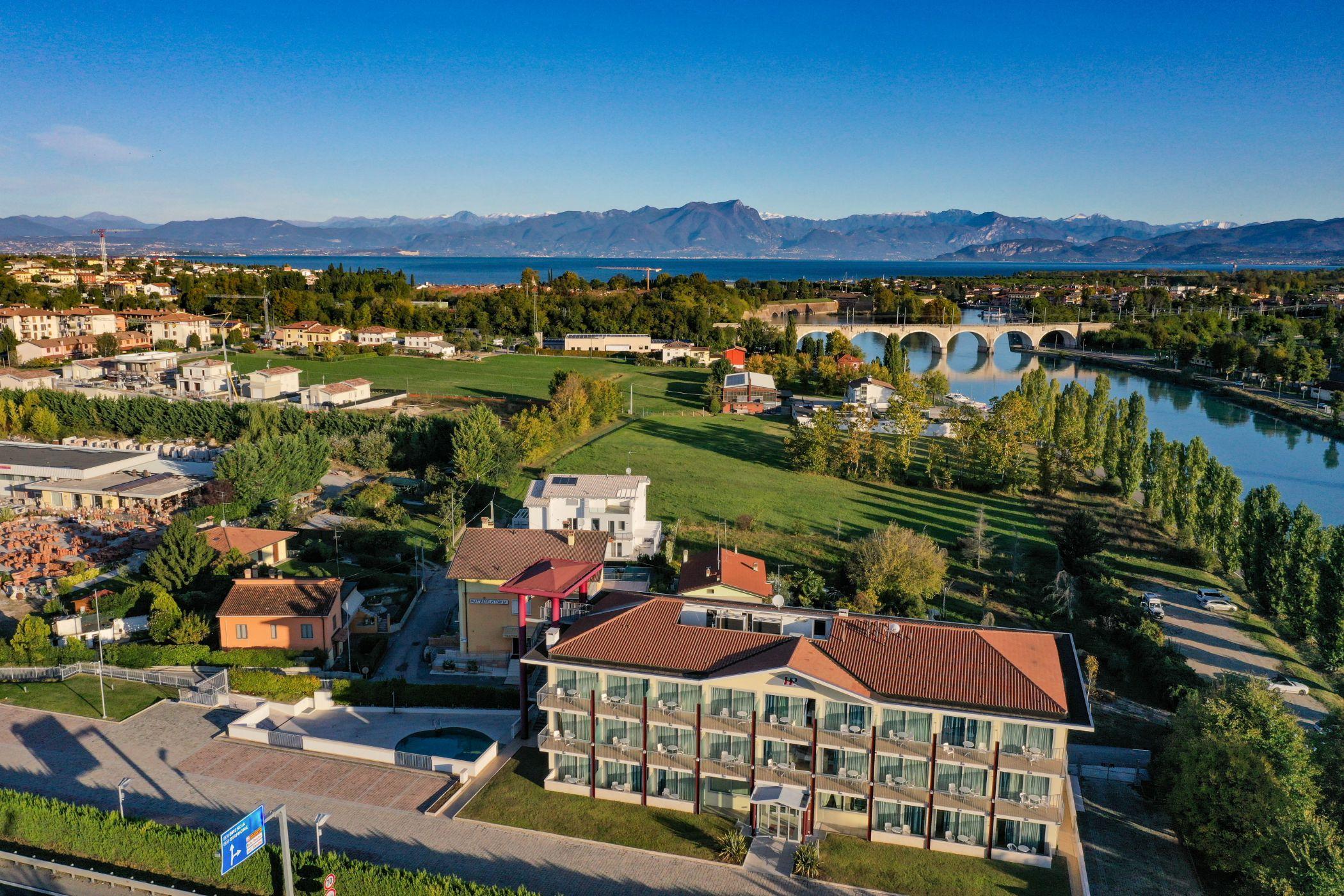 Hotel Rivus Песк'єра-дель-Гарда Екстер'єр фото