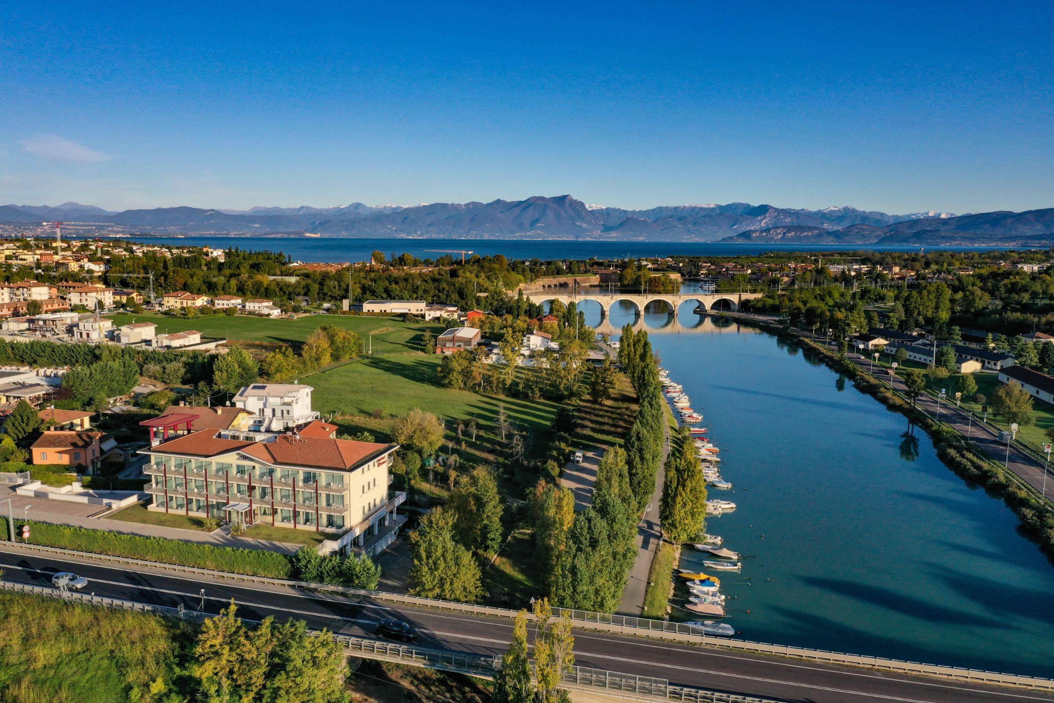 Hotel Rivus Песк'єра-дель-Гарда Екстер'єр фото