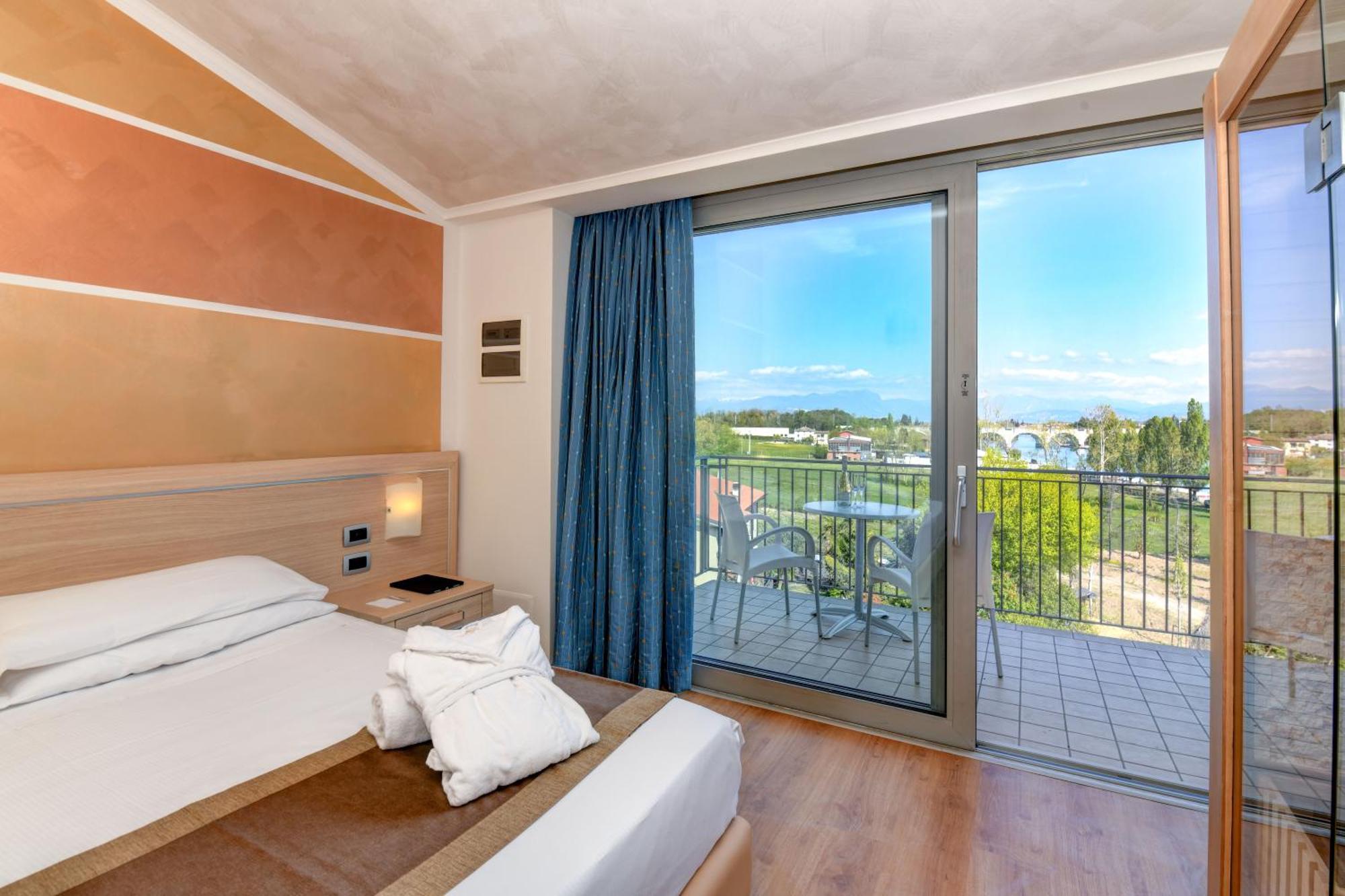 Hotel Rivus Песк'єра-дель-Гарда Екстер'єр фото