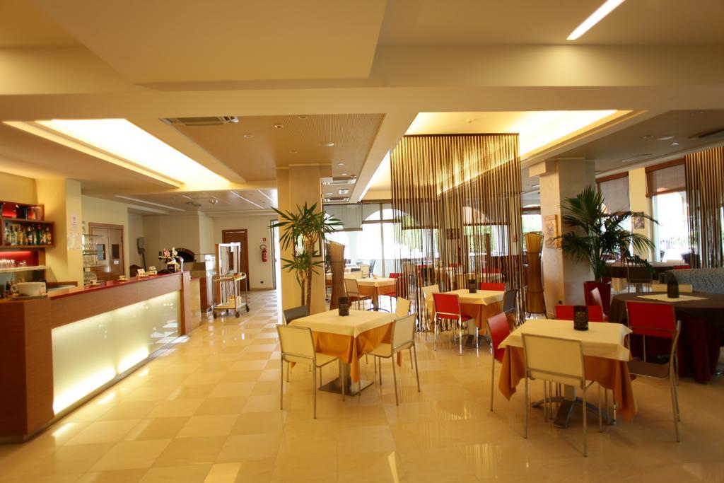 Hotel Rivus Песк'єра-дель-Гарда Екстер'єр фото