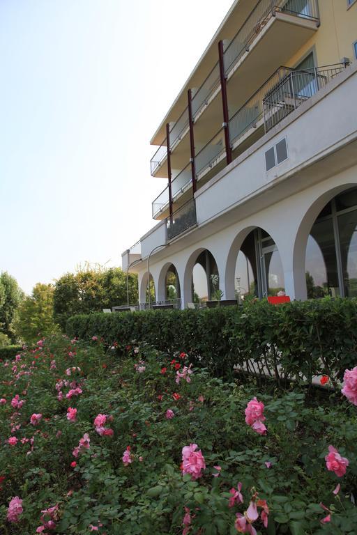 Hotel Rivus Песк'єра-дель-Гарда Екстер'єр фото
